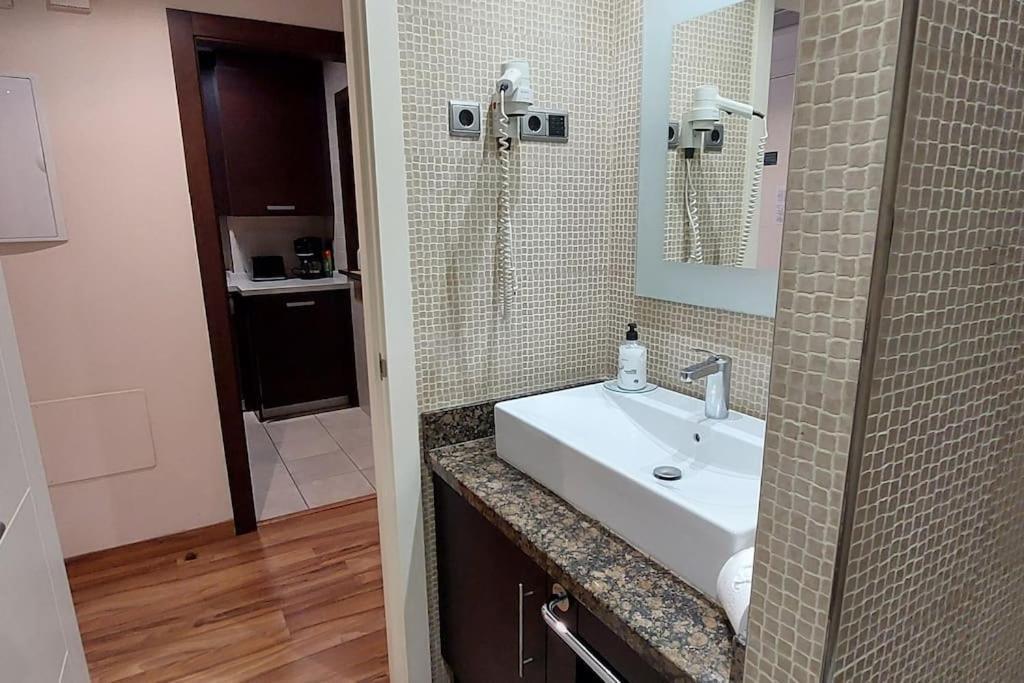 베날마데나코스타 Elegante Alojamiento Con Piscina A 200 M Del Mar. 아파트 외부 사진