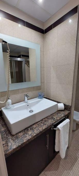 베날마데나코스타 Elegante Alojamiento Con Piscina A 200 M Del Mar. 아파트 외부 사진
